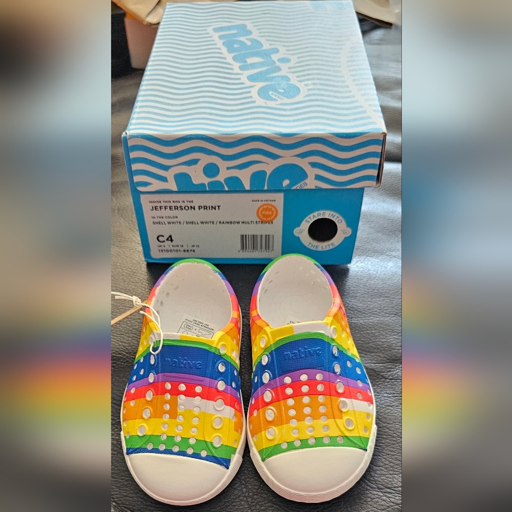 Native Jefferson Water Shoes Shell White/Rainbow Multi Stripes Unisex Size 4 NEW
